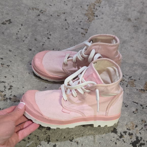 Pink High-Top Sneakers Size 2,5 - Picture 1 of 5